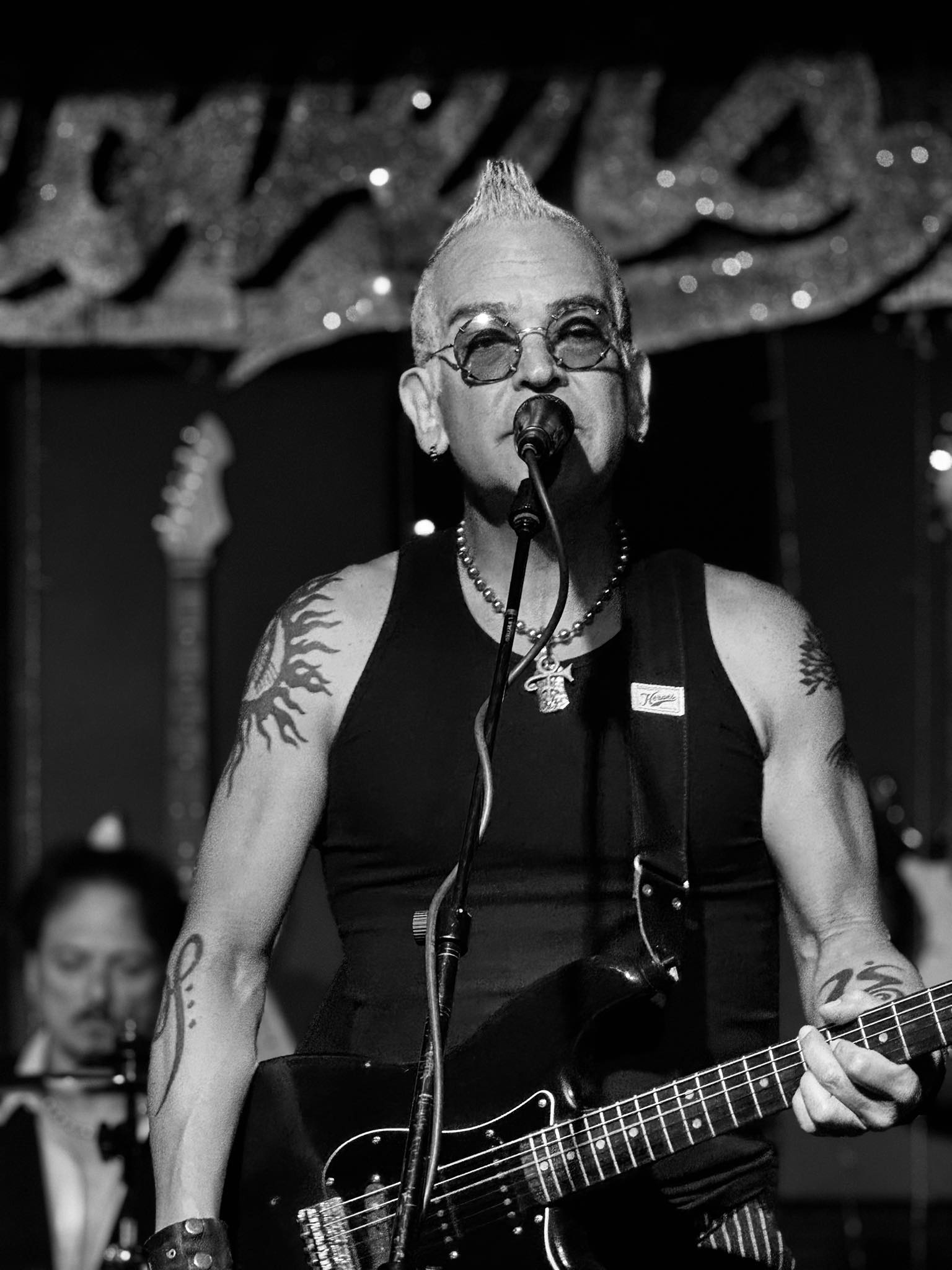 Rik Avalos Band performing