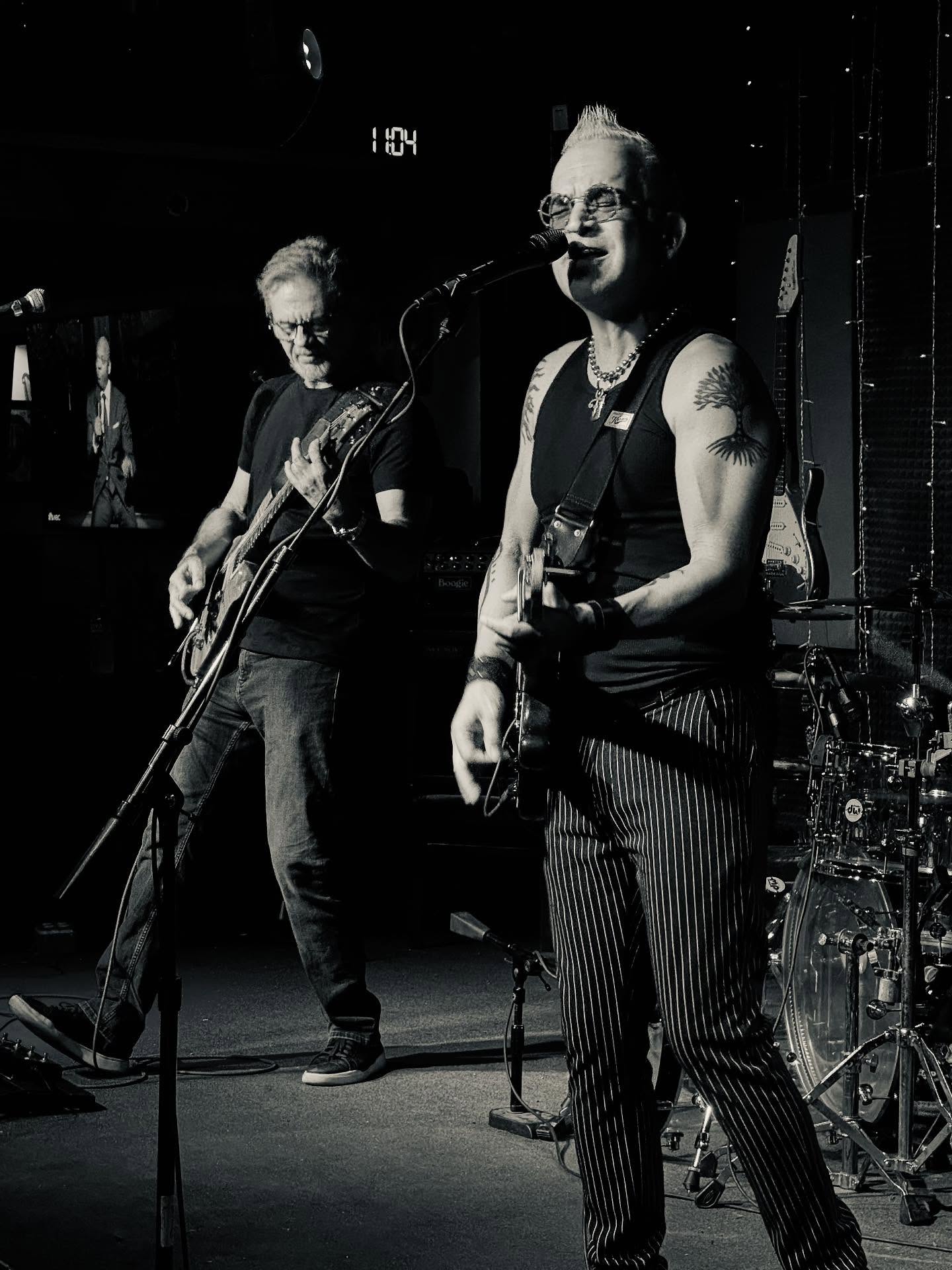 Rik Avalos Band live